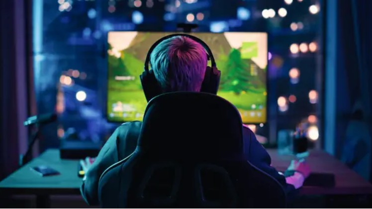 The Evolution Of Online Gaming From Niche Hobby To Mainstream Activity